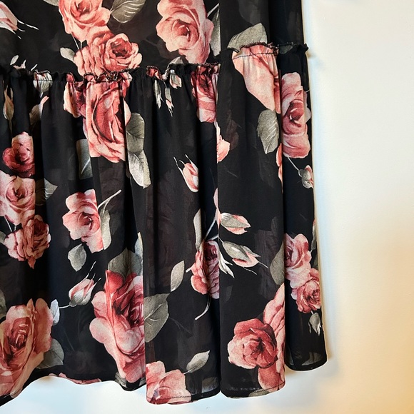 Cropped blouse and skirt set - Picture 2 of 5